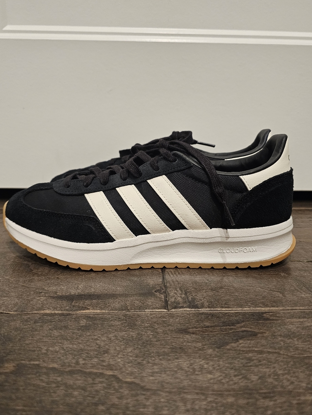 Adidas Womens Run 70s 2.0 Black w/ White Stripes Sz 10 - Picture 8 of 10